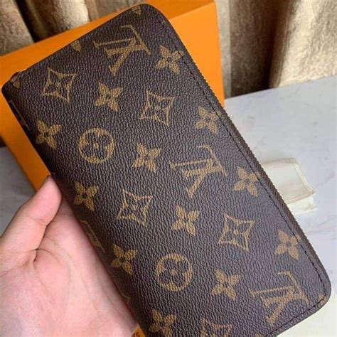 ví nam louis vuitton chính hãng giá bao nhiêu|bao da louis vuitton.